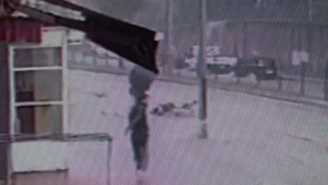Sel Sularına Kapılan Adamı Gençler Kurtardı: O Anlar Kamerada