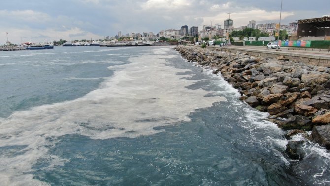 Bostancı Sahili’nde Deniz Salyası Yoğunluğu Su Altı Kamerasıyla Görüntülendi