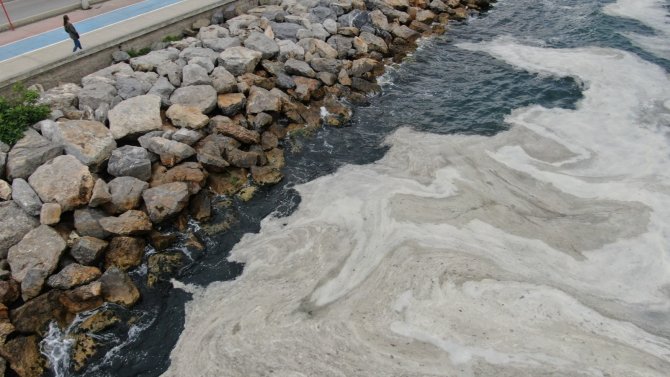 Bostancı Sahili’nde Deniz Salyası Yoğunluğu Su Altı Kamerasıyla Görüntülendi
