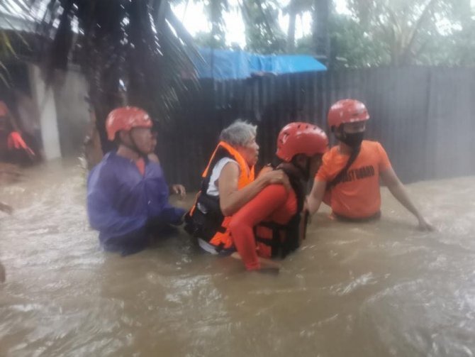 Filipinler’i Vuran Choi-wan Fırtınası’nda 8 Kişi Hayatını Kaybetti