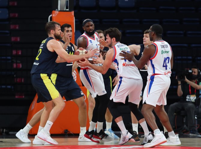 Anadolu Efes Seride 1-0 Öne Geçti