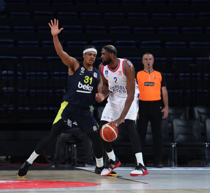 Anadolu Efes Seride 1-0 Öne Geçti