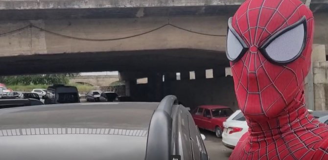 Örümcek Adam Memleketine Geldi, Şivesiyle Görenleri Güldürdü