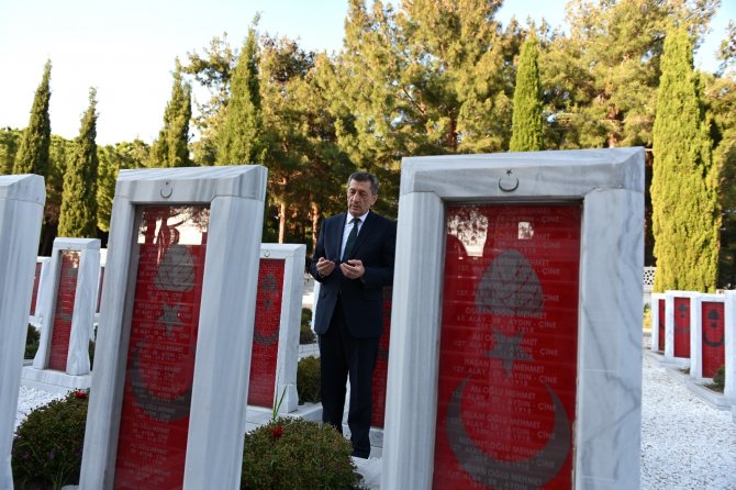 Milli Eğitim Bakanı Selçuk, Çanakkale Şehitler Abidesi’ni Ziyaret Etti