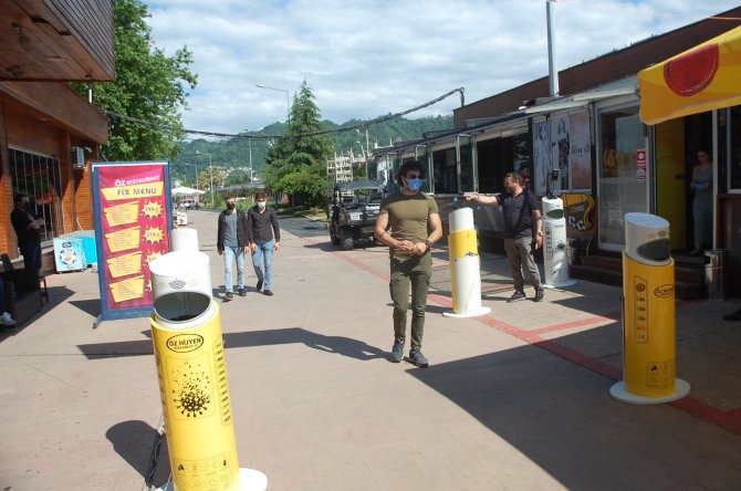 Rize Sahilinde Gezenlere ‘Dezenfektan’ Kullanma Zorunluluğu