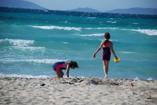 Tatilciler Çeşme’ye Akın Etti