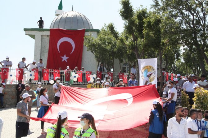 Diyarbakır’daki Pir Aziz Parkı, Yamaç Paraşütü Ve Uçurtma Festivaliyle Açıldı