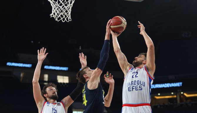 Anadolu Efes, Seride 2-0 Öne Geçti