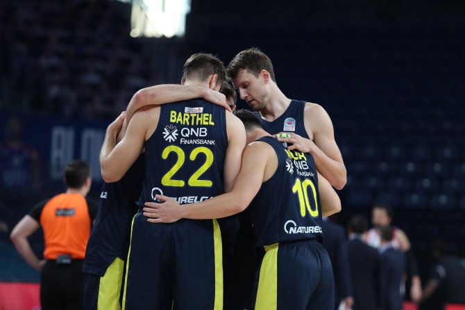 Anadolu Efes, Seride 2-0 Öne Geçti