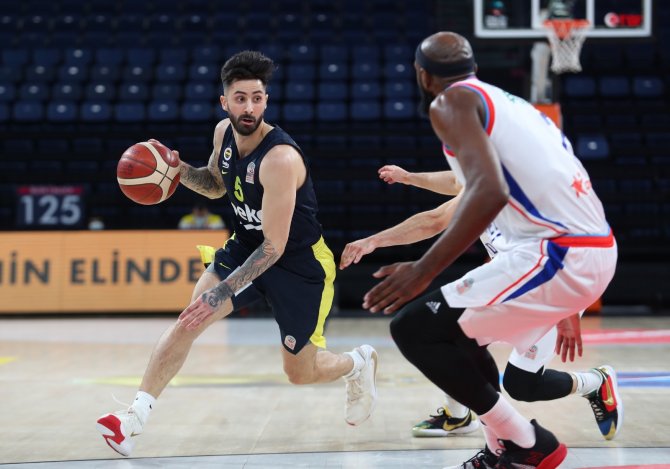 Anadolu Efes, Seride 2-0 Öne Geçti
