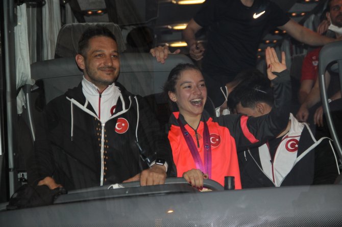 Dünya Şampiyonu Cimnastikçiye Memleketinde Görkemli Karşılama