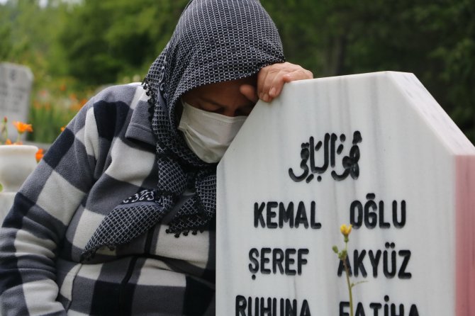Bu Acıya Yürek Dayanmaz: Bir Mezarda Eşi, Bir Mezarda Oğlu