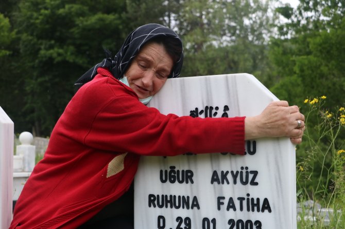 Bu Acıya Yürek Dayanmaz: Bir Mezarda Eşi, Bir Mezarda Oğlu