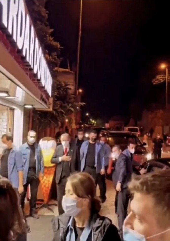 Cumhurbaşkanı Erdoğan, Beylerbeyi’nde Dondurmacıya Uğradı