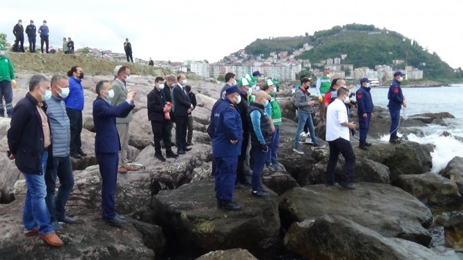 Giresun’da Dünya Çevre Günü’nde Denizde Çöp Topladılar