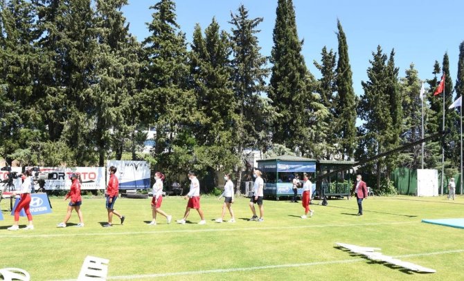 Dereceye Giren Okçulara Ödülleri Vali Yazıcı Tarafından Verildi