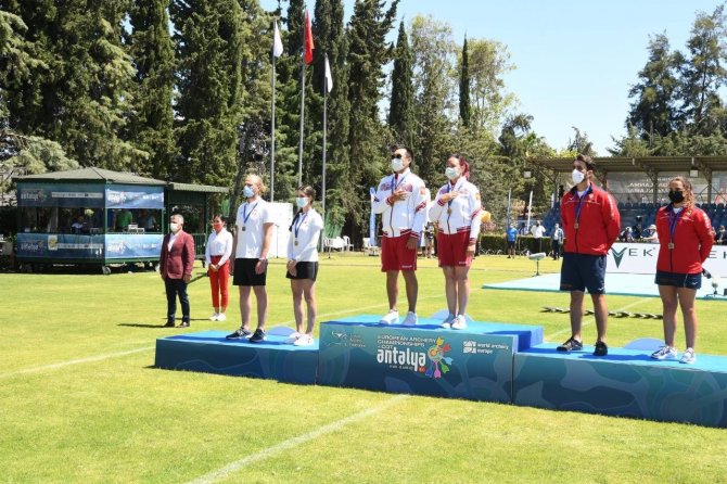 Dereceye Giren Okçulara Ödülleri Vali Yazıcı Tarafından Verildi