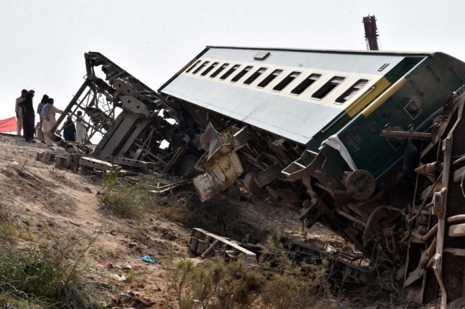 Pakistan’da İki Yolcu Treni Çarpıştı: 30 Ölü, 50 Yaralı