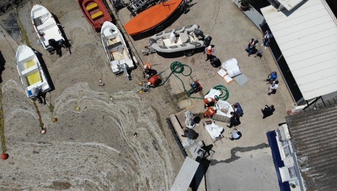 Caddebostan Sahili’nde Müsilaj Temizliği Havadan Görüntülendi