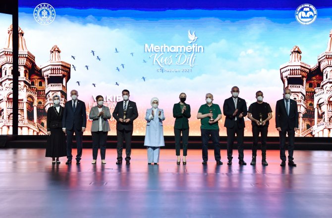 Emine Erdoğan: “Teknolojik İlerlemeyle Eş Zamanlı Olarak Manevi İlerleme Sağlayamıyoruz”
