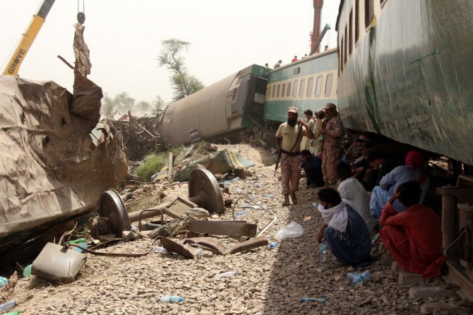 Pakistan’daki Tren Kazasında Ölü Sayısı 36’ya Yükseldi