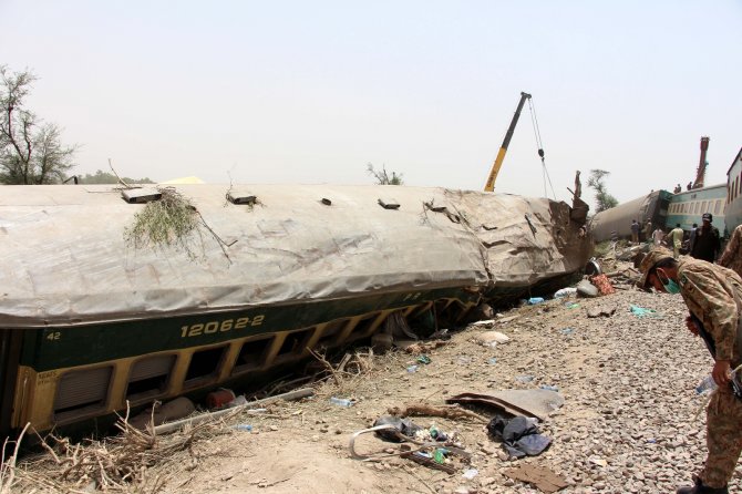 Pakistan’daki Tren Kazasında Ölü Sayısı 36’ya Yükseldi