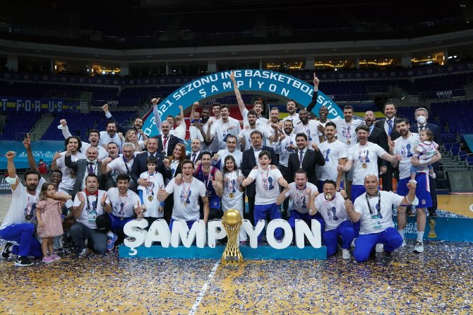 2020-2021 Basketbol Süper Ligi Şampiyonu Anadolu Efes Oldu