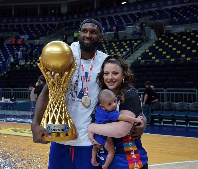 2020-2021 Basketbol Süper Ligi Şampiyonu Anadolu Efes Oldu