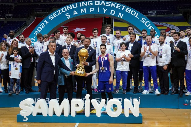 2020-2021 Basketbol Süper Ligi Şampiyonu Anadolu Efes Kupasını Aldı