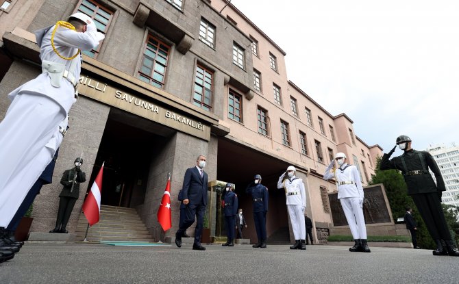 Bakan Akar, Letonya Başbakan Yardımcısı Ve Savunma Bakanı Pabriks İle Bir Araya Geldi