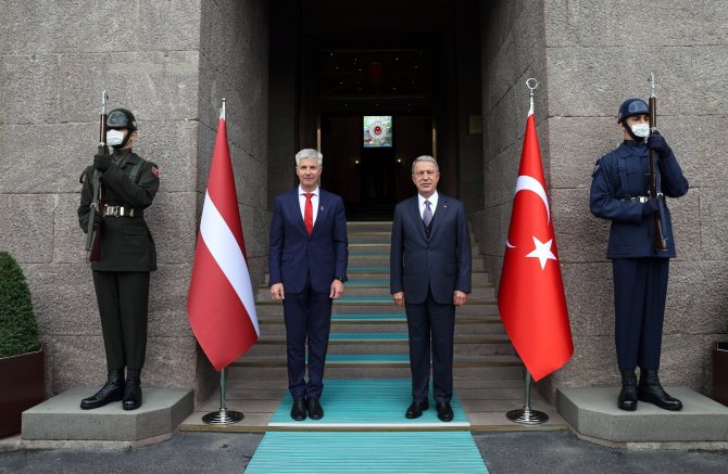 Bakan Akar, Letonya Başbakan Yardımcısı Ve Savunma Bakanı Pabriks İle Bir Araya Geldi