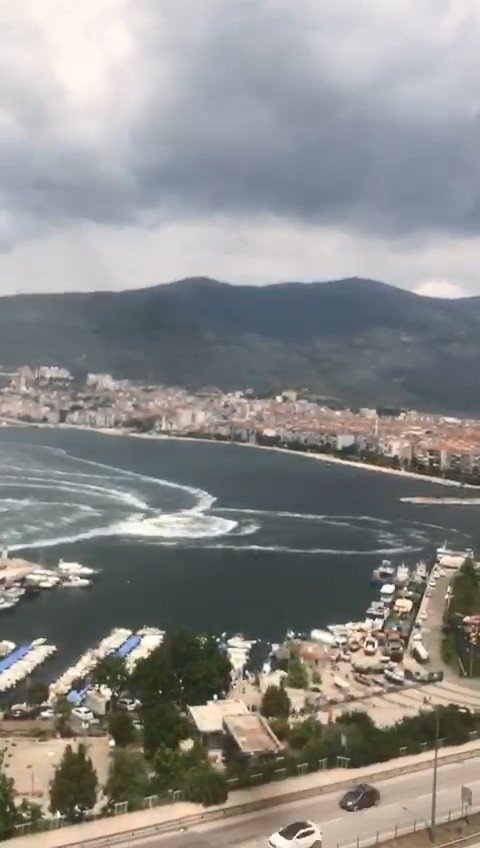 Gemlik Körfezindeki Müsilaj İstilası Vatandaş Kamerasında