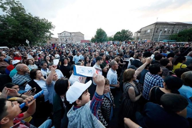 Ermenistan Başbakanı Paşinyan, Azerbaycan’dan Oğluna Karşı Tüm Ermeni Esirleri Geri İstedi