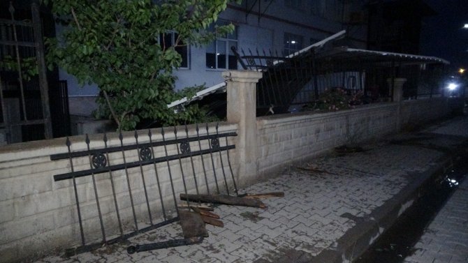Bingöl’de Fırtına Atölyenin Çatısını Uçurdu