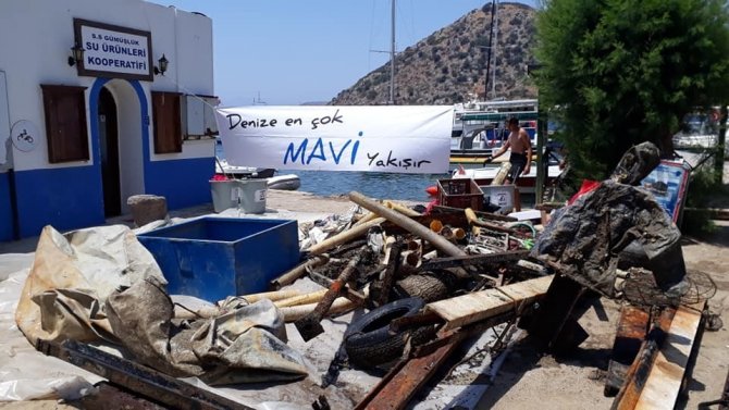 Denizden 2 Saatte 1 Ton Atık Çıkardılar