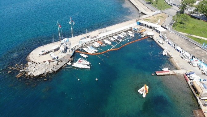 Caddebostan Sahili Müsilajdan Temizlendi