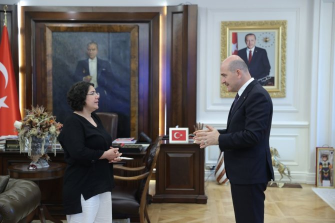 Bakan Soylu, Almanya’da Evlat Nöbetini Başlatan Akbaş İle Görüştü