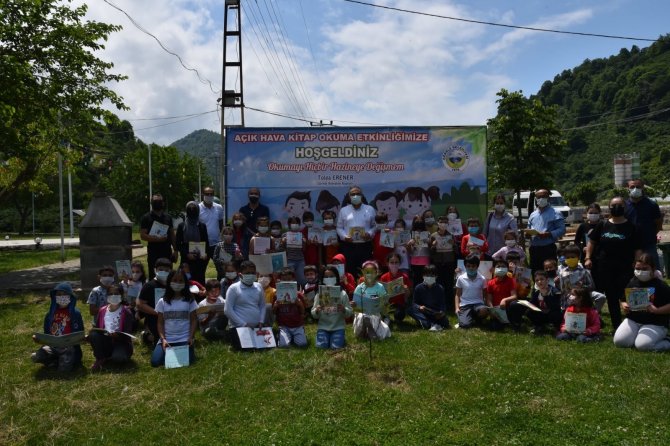 Görele’de Açık Havada Kitap Okuma Etkinliği