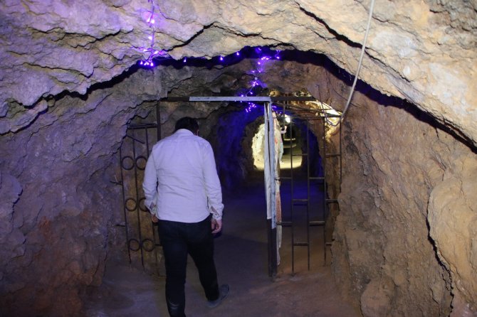 420 Metre Uzunluğundaki Tünel Lokantaya, Yemeğe Değil, Serinlemeye Geliyorlar