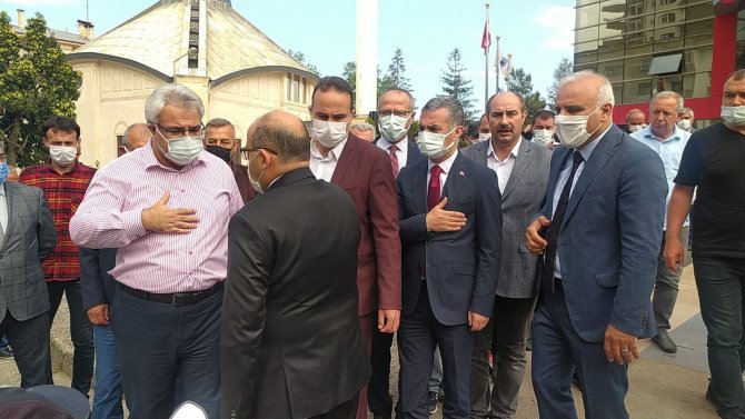 Vali Ustaoğlu Yomra Belediye Başkanı Bıyık’a Düzenlenen Silahlı Saldırı Sonrası Olay Yerine Geldi