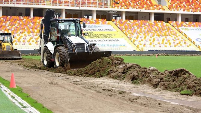 Yeni Malatya Stadyumu’nda Çim Zemin Değişiyor