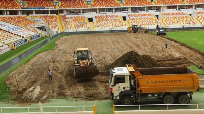 Yeni Malatya Stadyumu’nda Çim Zemin Değişiyor