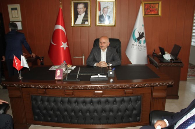 Ulaştırma Bakanı Karaismailoğlu, Malazgirt’i Ziyaret Etti
