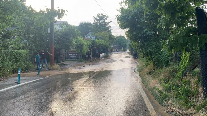 Bursa’da Sağanak Yağış Hayatı Felç Etti