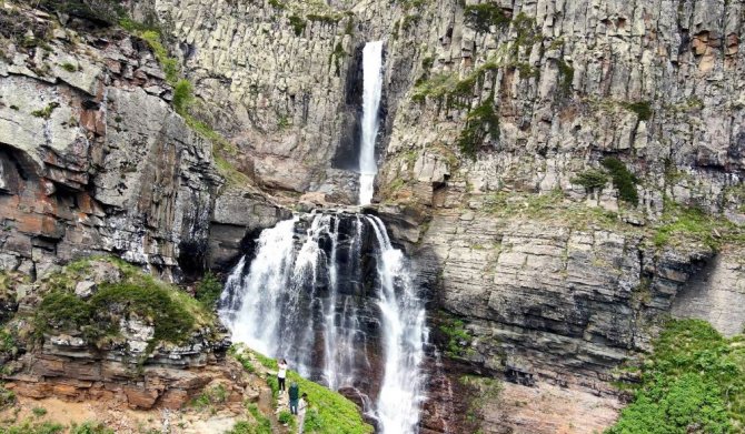 Artvin’in Şavşat İlçesinin Maden Köyü Şelalesi Keşfedilmeyi Bekliyor