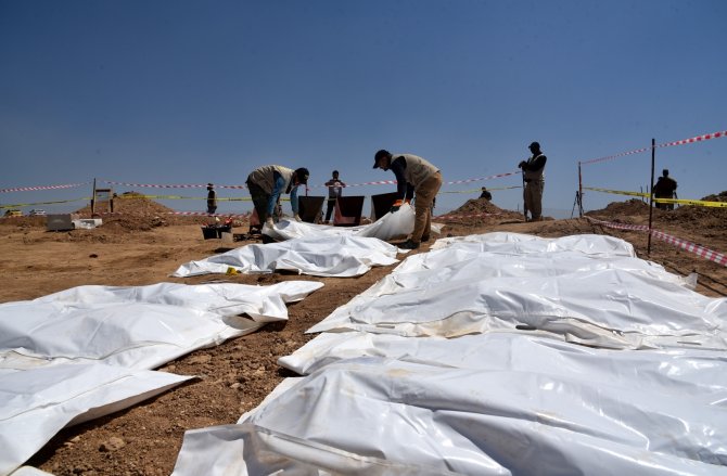Irak’ta Deaş Tarafından Öldürülen 123 Kişinin Toplu Mezarı Bulundu