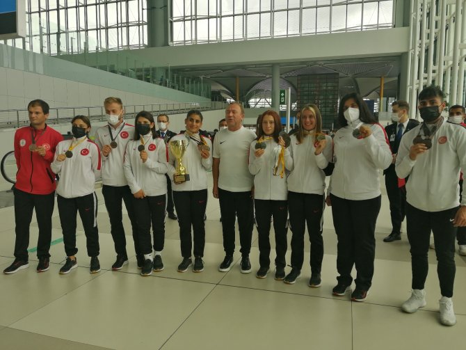 Dünya Şampiyonu Milli Sporcular, 17 Madalyayla Yurda Döndü