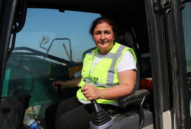 Dsi̇’nin Ağır İş Makineleri Kadın Formene Emanet