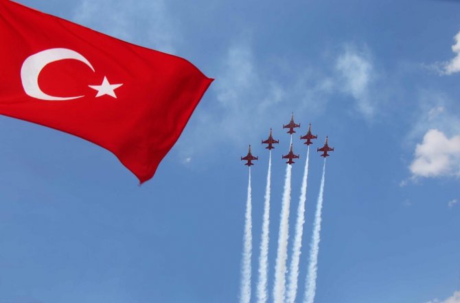 Türk Yıldızları’ndan Amasyalılara Ay-yıldızlı Gösteri