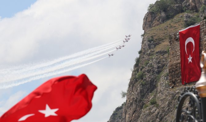 Türk Yıldızları’ndan Amasyalılara Ay-yıldızlı Gösteri